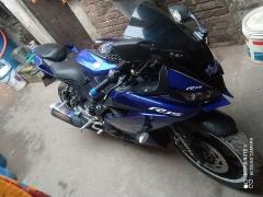 YAMAHA R15 V3